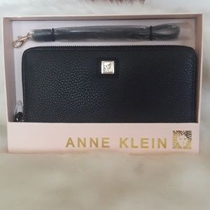 ANNE KLEIN WRISTLET